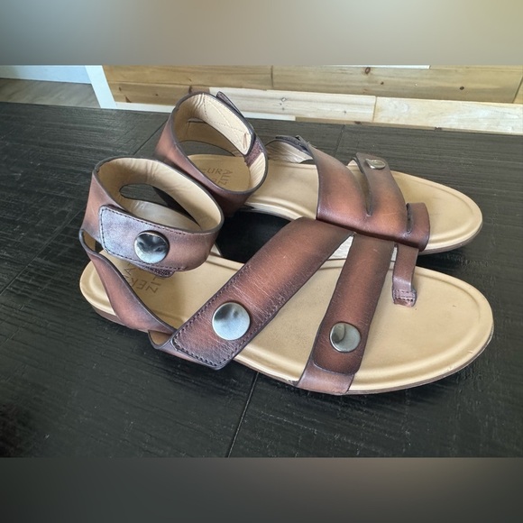 Naturalizer Women's Tassy Flat Gladiator Sandal Brown SZ 8.5 Leather - Picture 6 of 9